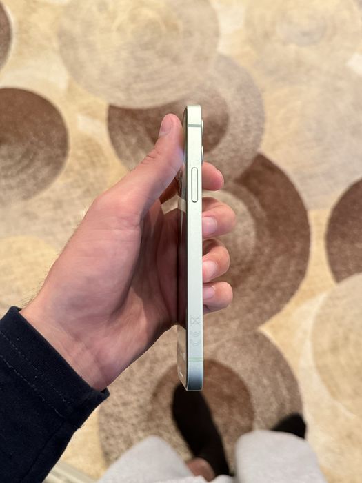 Iphone 12 продается
