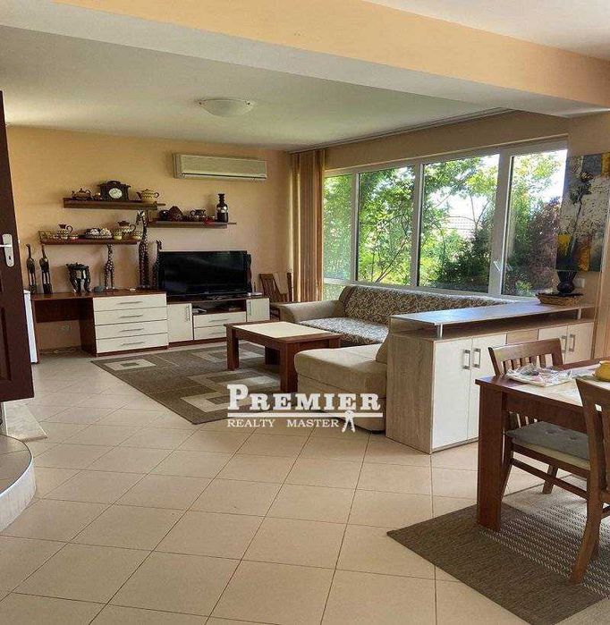 Предлагаме за продажба двуетажна къща в село Горица