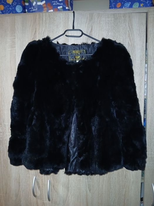 Blana de lux  originala . Marime L-Xl Noua, calitativa, cump