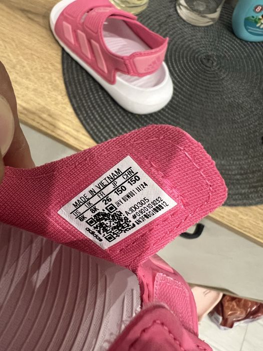 Детски сандали  Adidas N26 като нови!