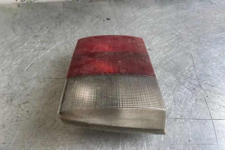 Lampa / Tripla stop stanga pe capota portbagaj Audi 80 1995
