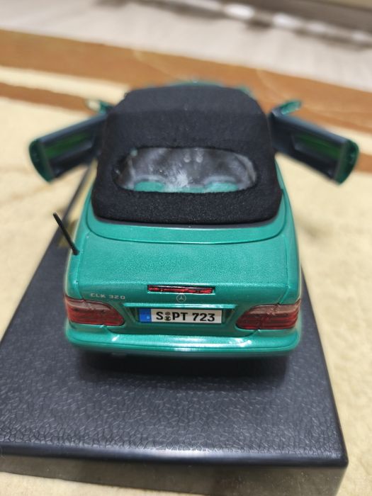 Macheta auto  Anson 1:18 - Mașină decapotabilă - Mercedes Benz CLK 320 Cabriolet - Cu acoperiș din material textil adevărat care se deschide.