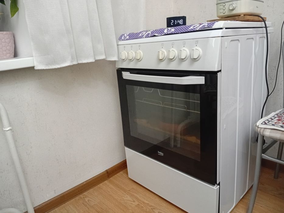 Продам газ плиту