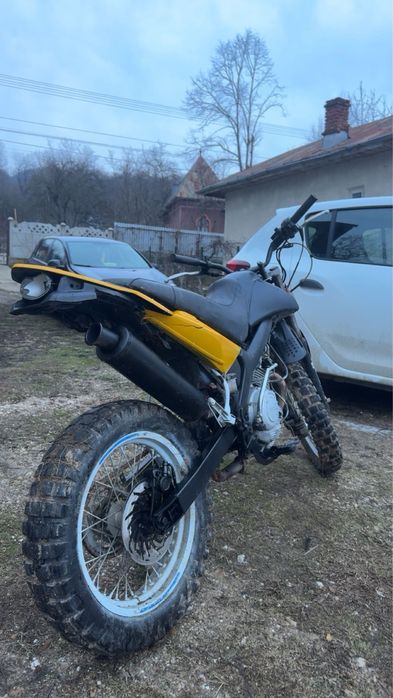 Vand sau schimb un cross si un super moto,super oferta !!