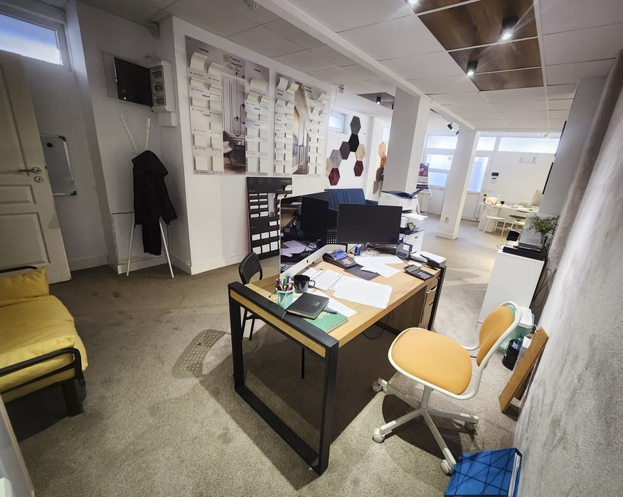 Spatiu Comercial 105mp+20mp terasa Liber