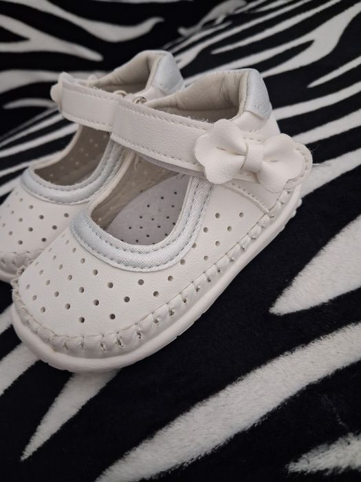 Sandale fetițe numărul 18