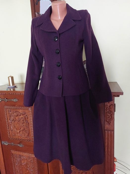 Costum nou, minunat- mov, cu fusta cloș, din stofa de lana si cașmir