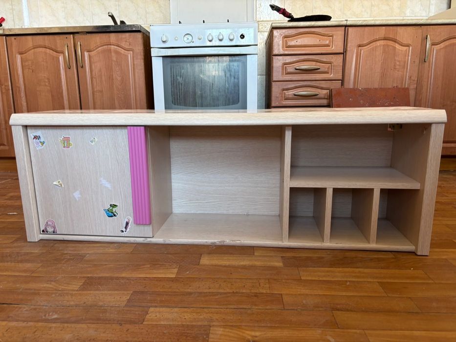 Три шкафа, комод и журнальный стол и т.д