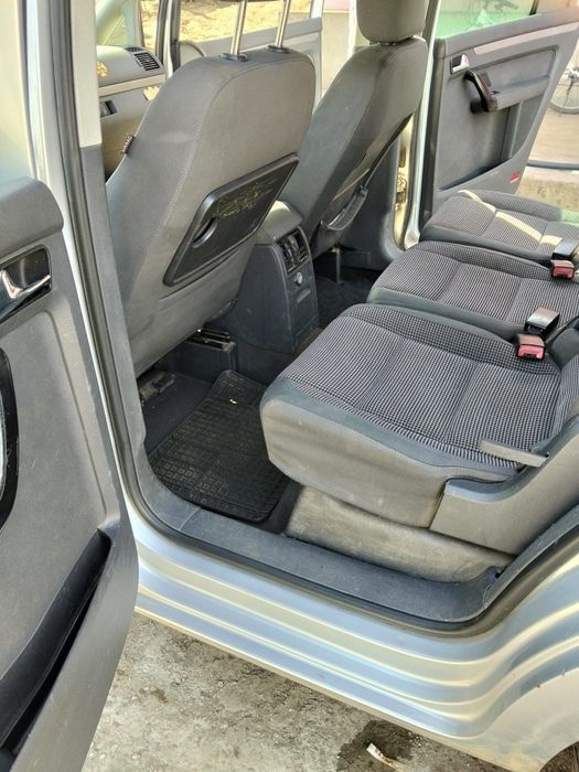 De vânzare vw touran 2.0 tdi 7 locuri 136cp AZV  an 2004