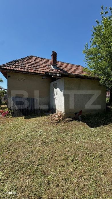 Casa cu teren 1100 mp si hala in curte, sat Carbesti