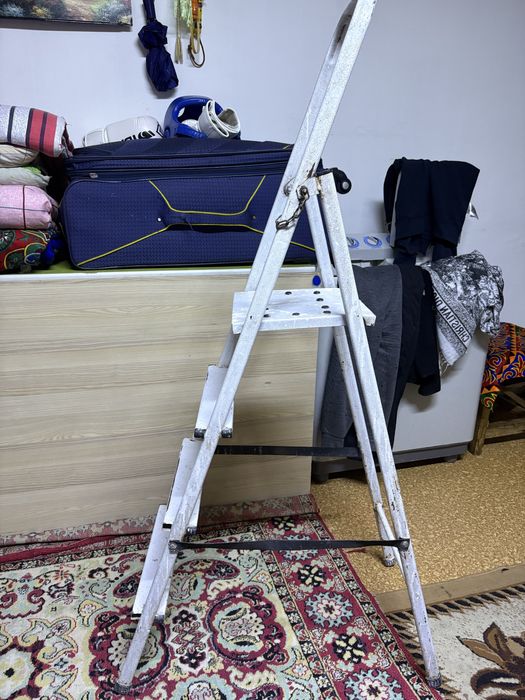 Стремянка срочно продам