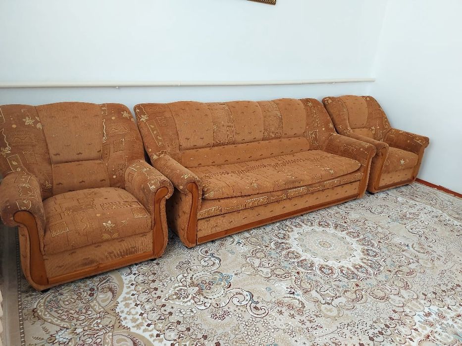 Диван сатылады залға