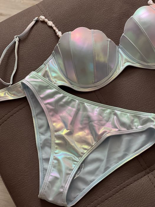 Нов бански с перли