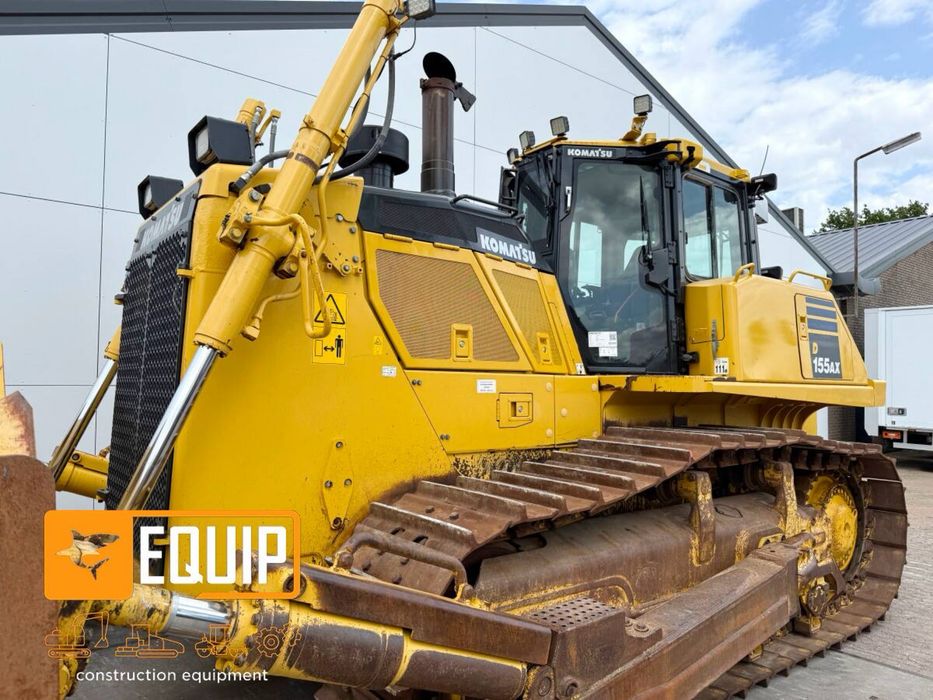 Komatsu D155AX-8 бульдозер