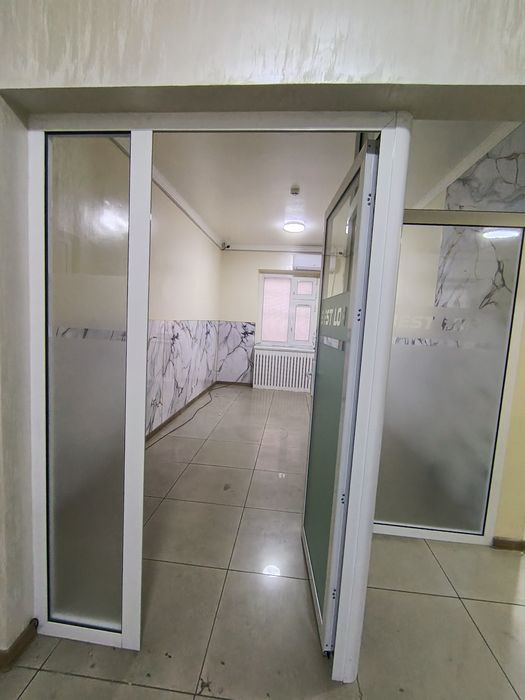 Аренда офиса с площадью: 90 м²  первая линия вдоль дороги. Ул. Бабура