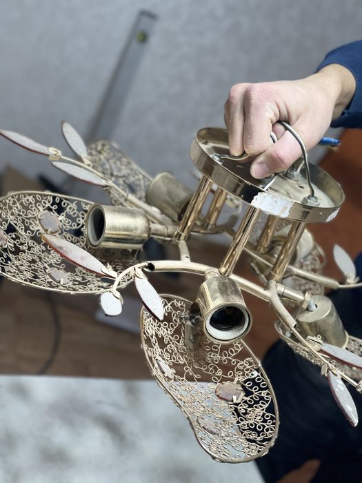 продам три люстры за 5000