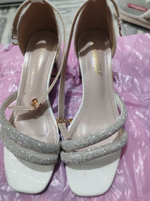 Tufli basanojka sotiladi