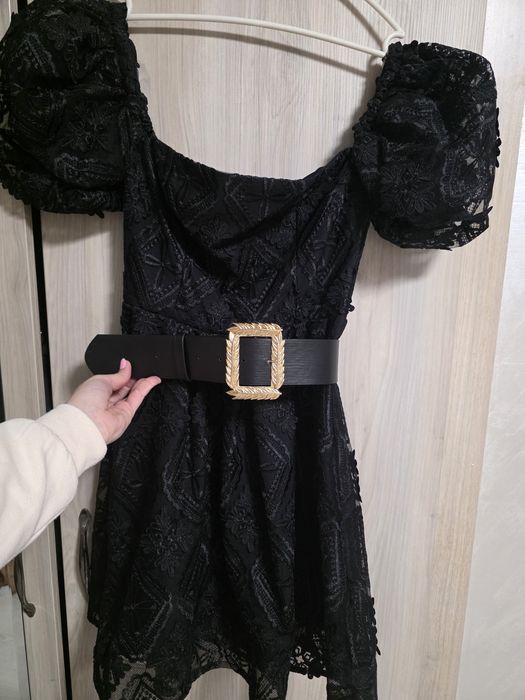 Черна дантелена рокля