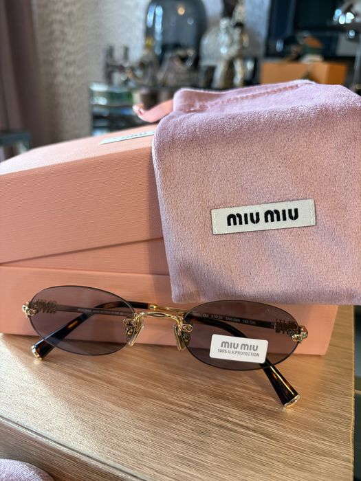 Ochelari de soare Miu Miu – eleganți și în stare foarte bună