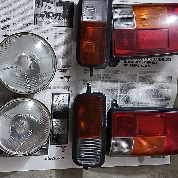 Прадам комплект фар