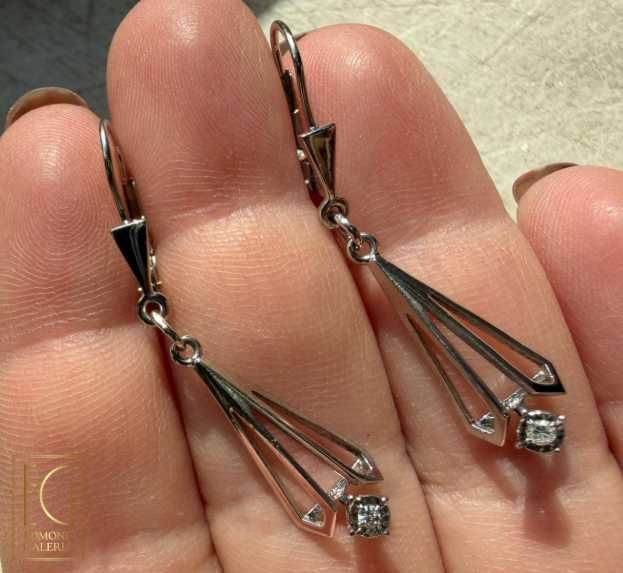 Pereche de cercei din aur alb, decorată cu diamante