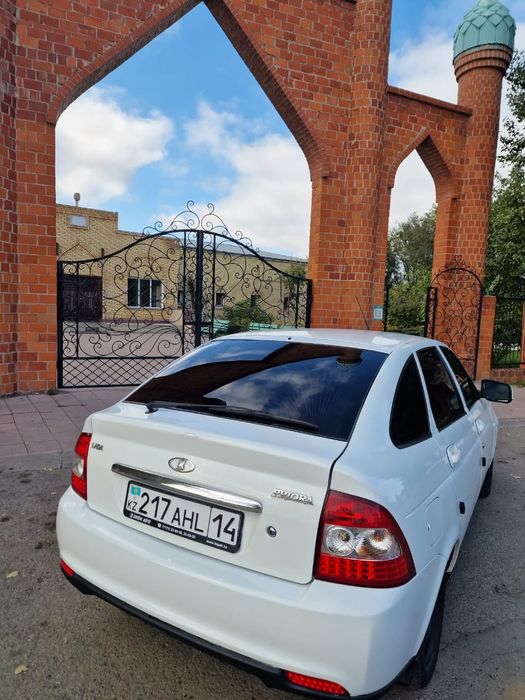 Продам машину Приора