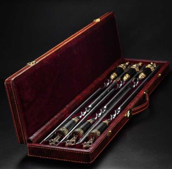 Элитный подарок для мужчин - набор шампуров "Футболисты"