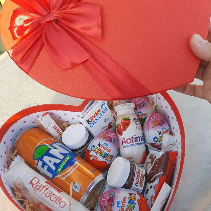 Живые цветочные & Шоколадные подарки