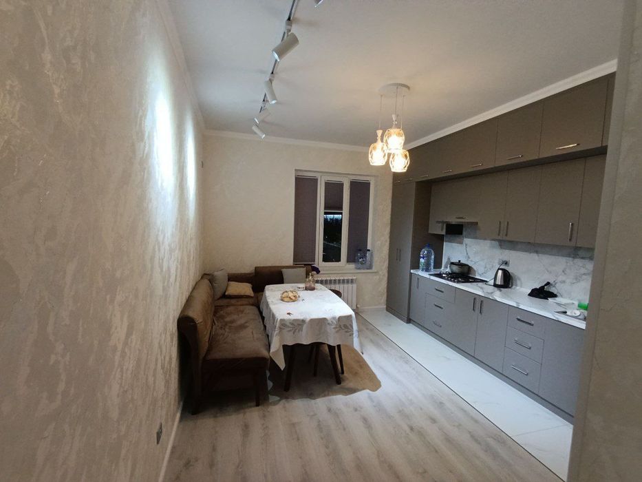 Сдаётся 2 ком кв по суточно Сергели метро 3 станция