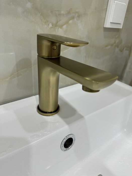 Продам сместитель для раковины