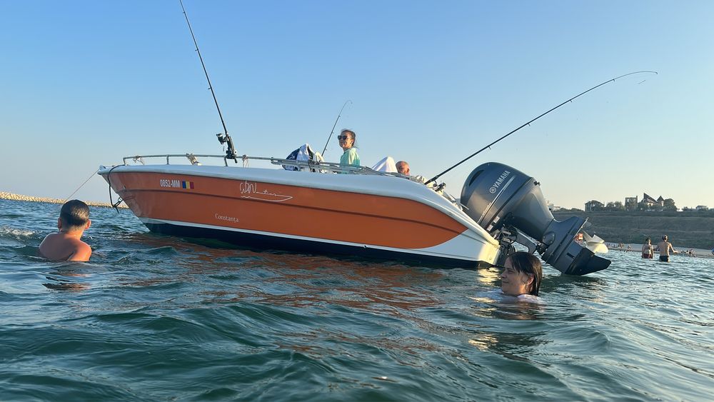 Barca / Salupa Delphin 5.5.An 2020 cu motor Yamaha 80 cp (100 h) + peridoc inmatriculat. Pescuit, agrement, etc