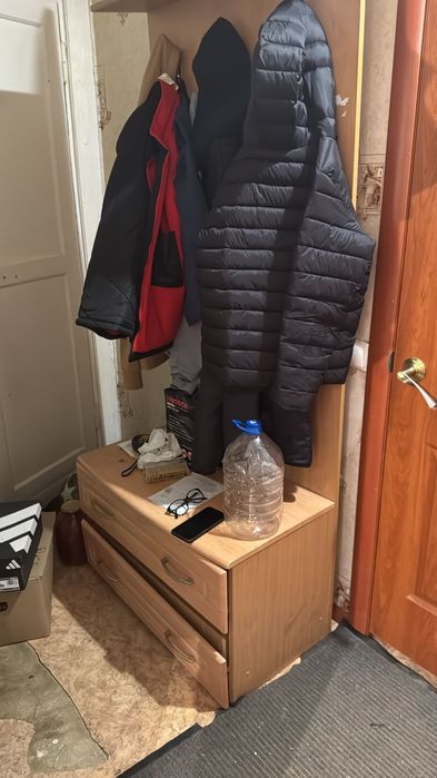 Отдам даром двери, шкаф, плинтус