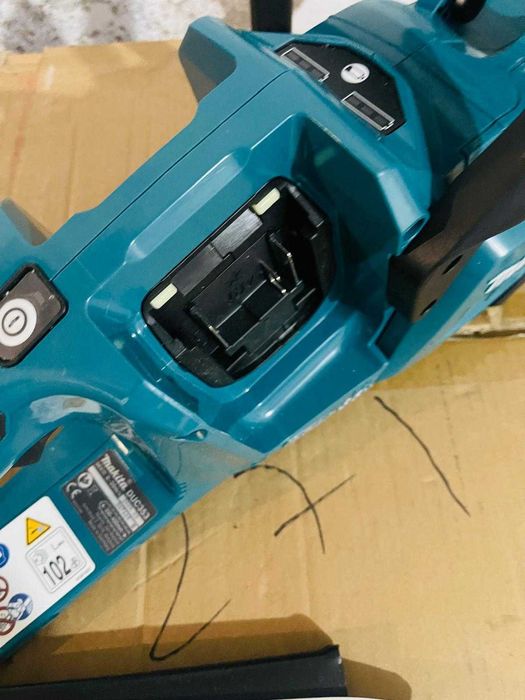 Fierastrau cu lant Makita DUC353Z compatibil cu acumulatori LXT 18VX2, lama 35 cm
