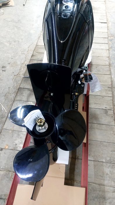Водный транспорт продам двигатель новый