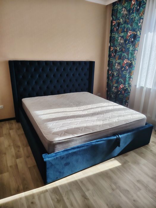 Кровать с матрасом
