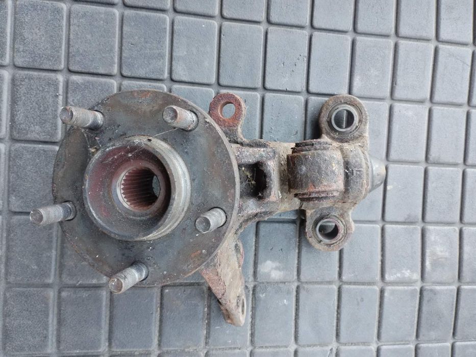 Лява главина за Nissan Primera P12 1.9dci