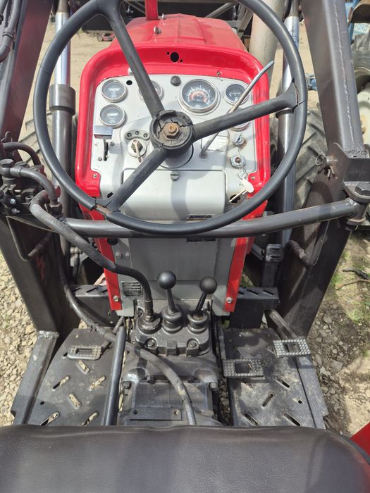Tractor cu încărcător 88 cai