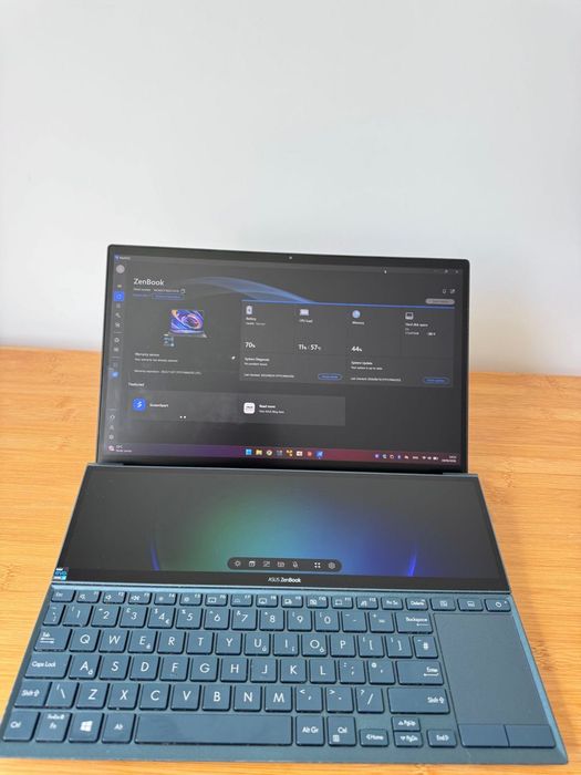 Продавам лаптоп Asus ZenBook UX482EAR - 530 €