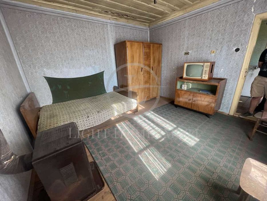 Реф. 2011 Къща с двор 2000 кв.м. / село Бяла Река