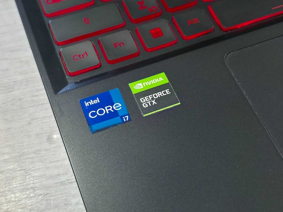 Acer Nitro 5 AN515-57-705X / i7-11800H / GTX 1650 4GB / 8 GB DDR4 / 512 GB NVMe