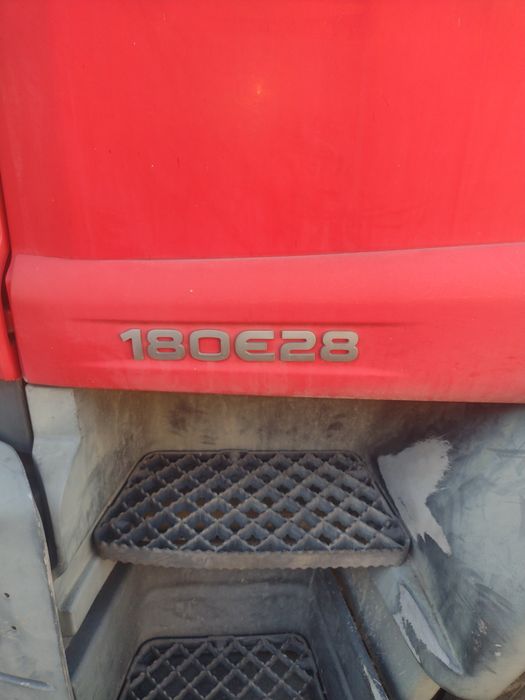 IVECO - 180E28 EUROCARGO 8 скорости камион тип фургон