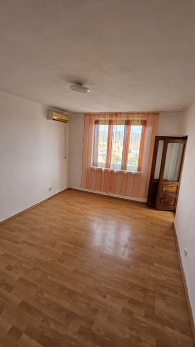 Apartament Strehaia cu 3 camere
