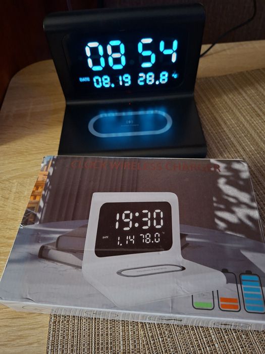 Ceas de birou cu încărcare