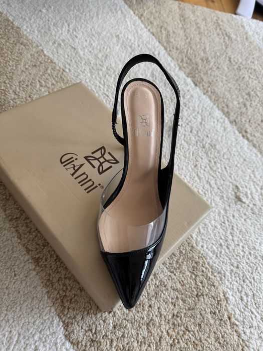 Чисто нови обувки