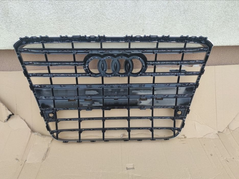 Grila centrala Audi A8 D4 4H NOUA 2010-2013