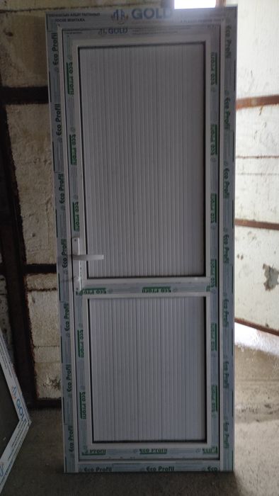 Двери алюминиевые. Готовые.