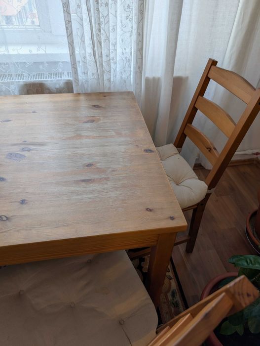 Masa lemn Ikea Hagernas cu 4 scaune și perne