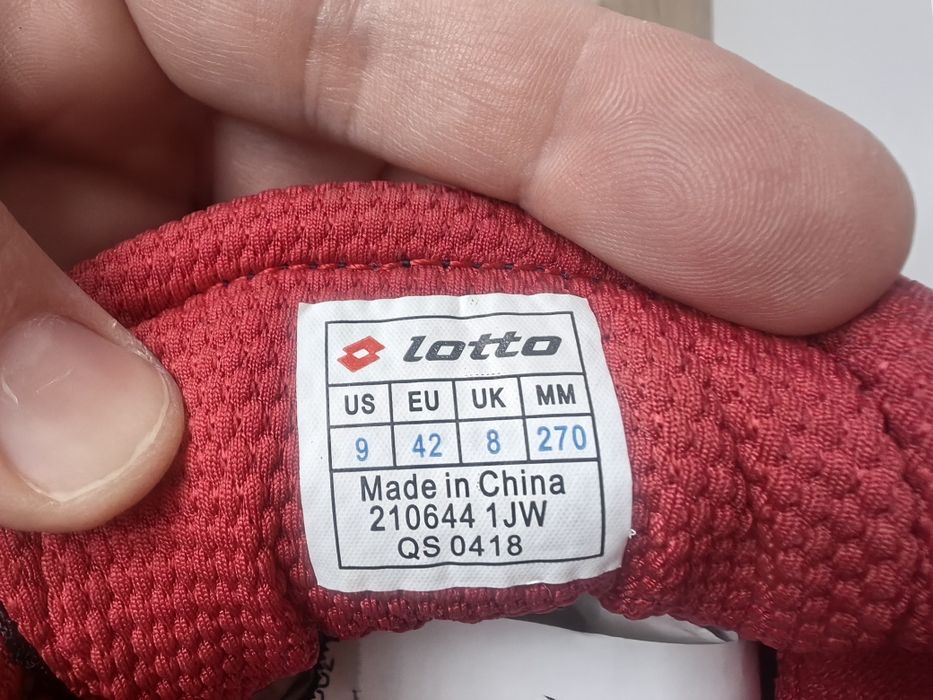 Маратонки нови 44 и 42 номер