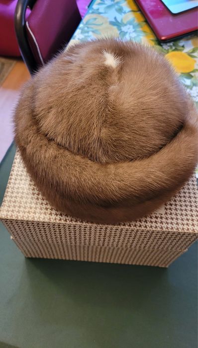 caciula de nurca si guler, noi in cutie