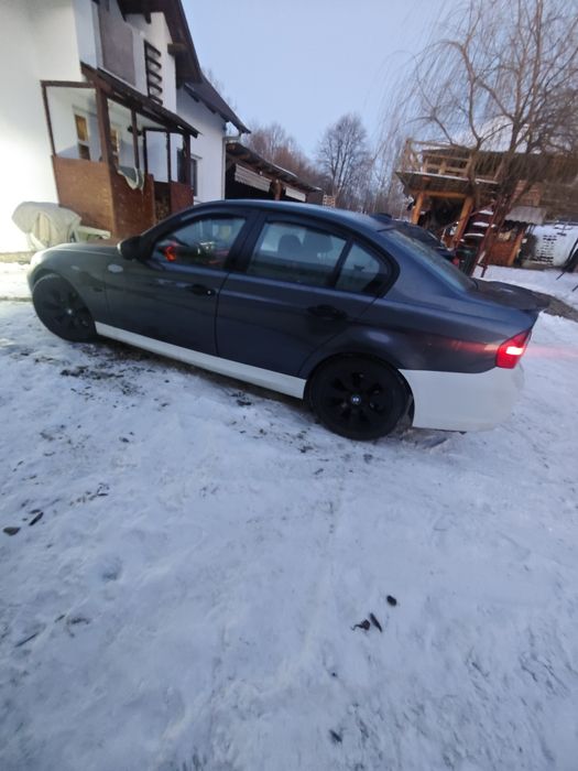 Vând BMW in stare bună.